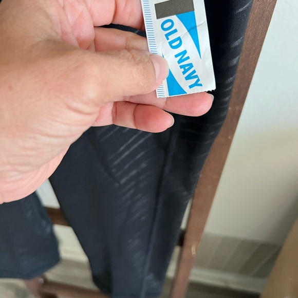 Old Navy Active  3/4 Leggings Go-Dry Black - Picture 5 of 10